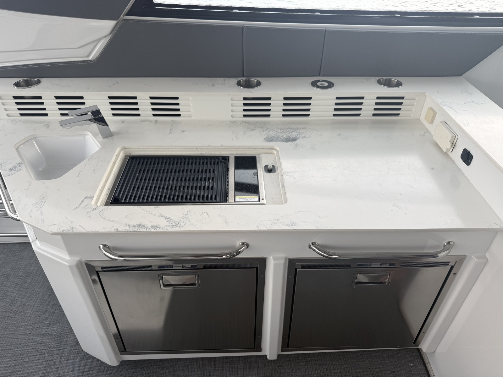 2021 Cruisers Yachts 42 GLS OB