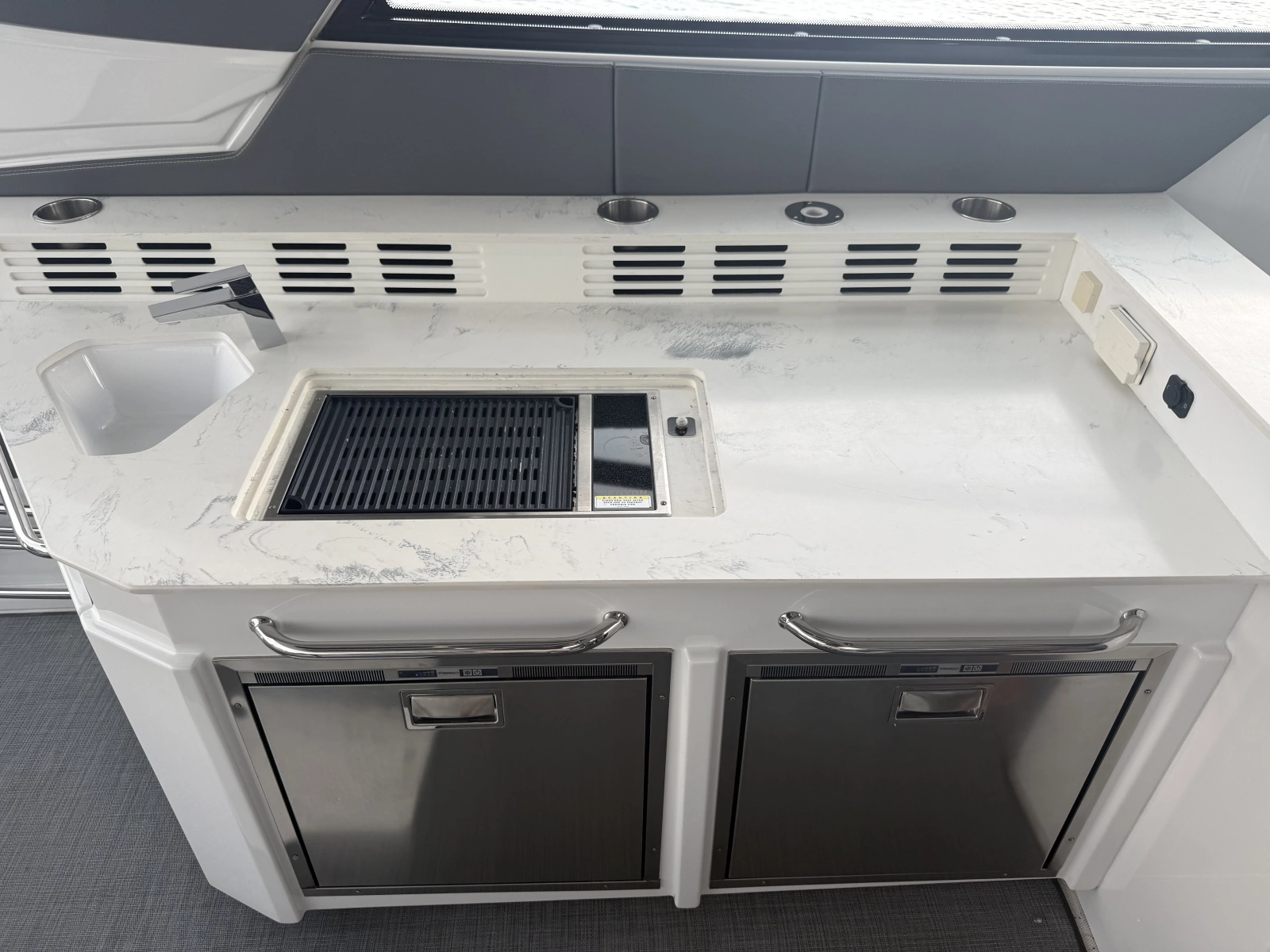 2021 Cruisers Yachts 42 GLS OB