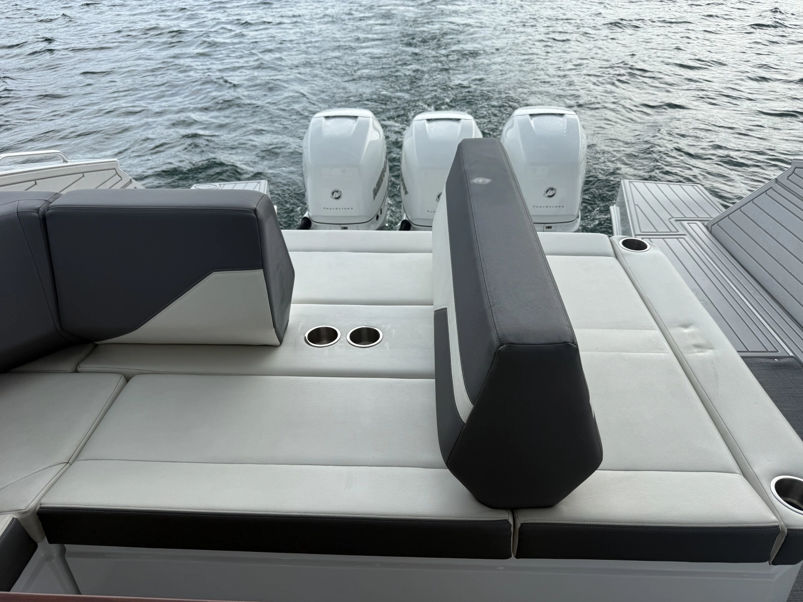 2021 Cruisers Yachts 42 GLS OB