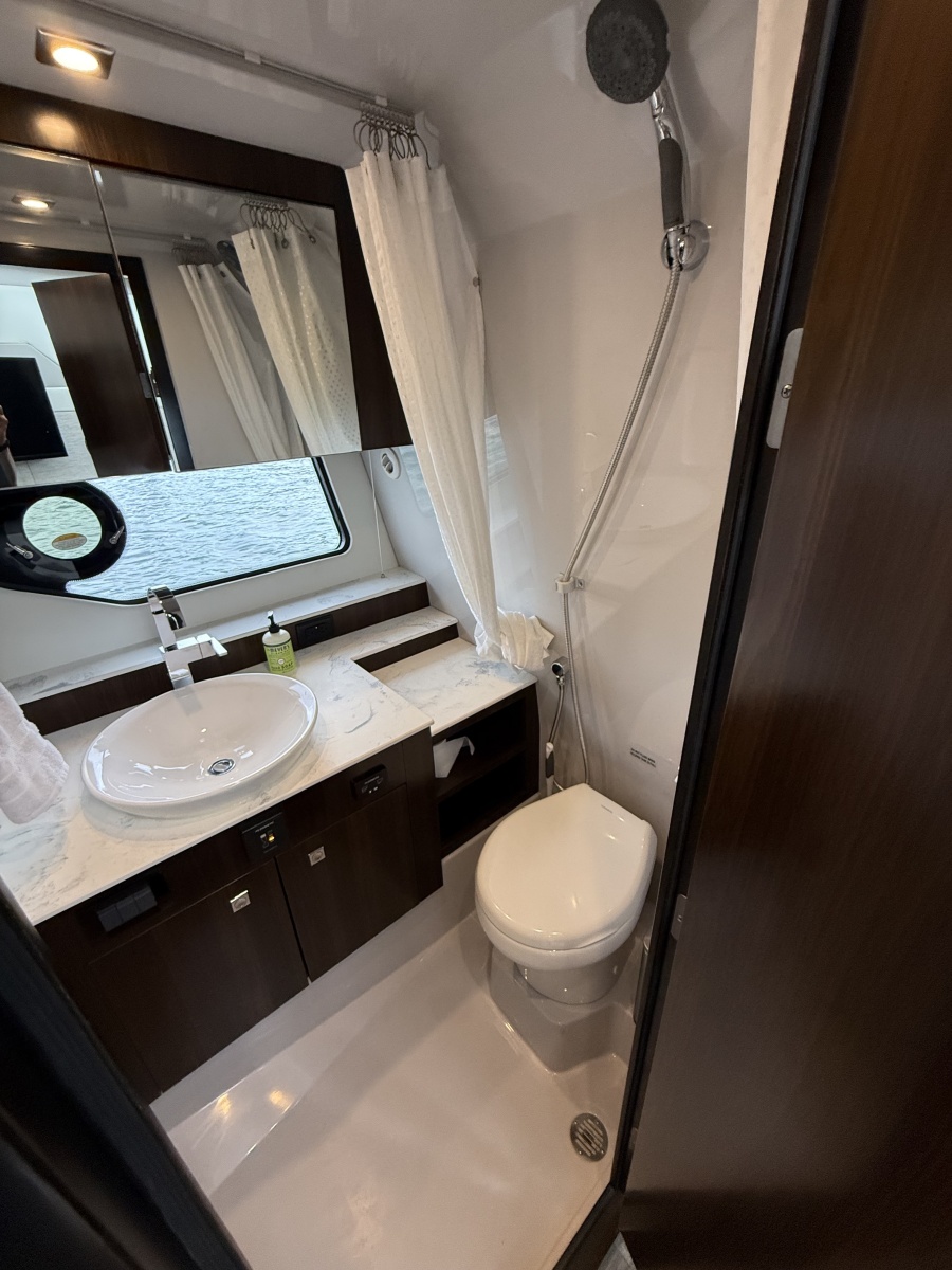 2021 Cruisers Yachts 42 GLS OB