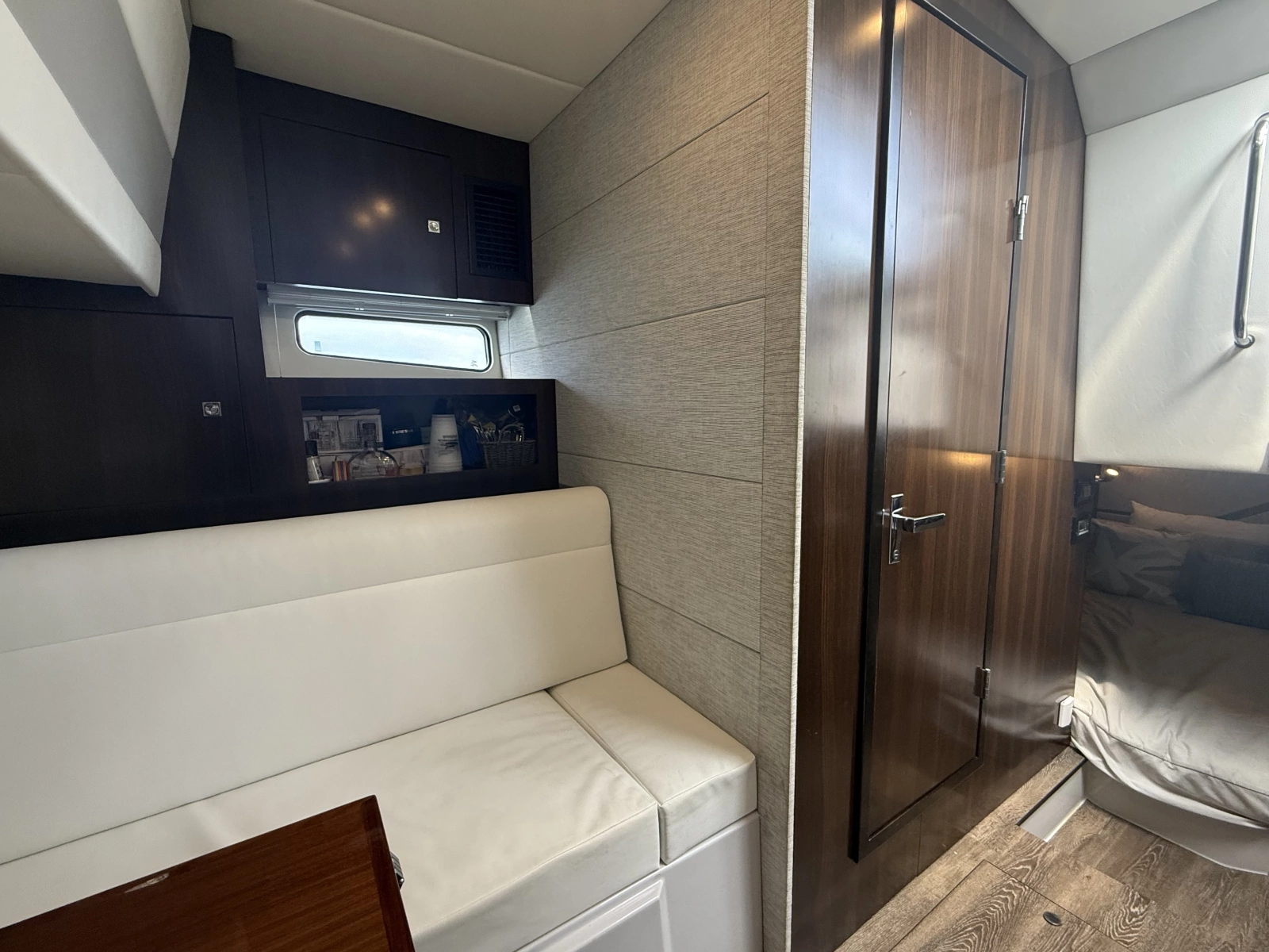 2021 Cruisers Yachts 42 GLS OB