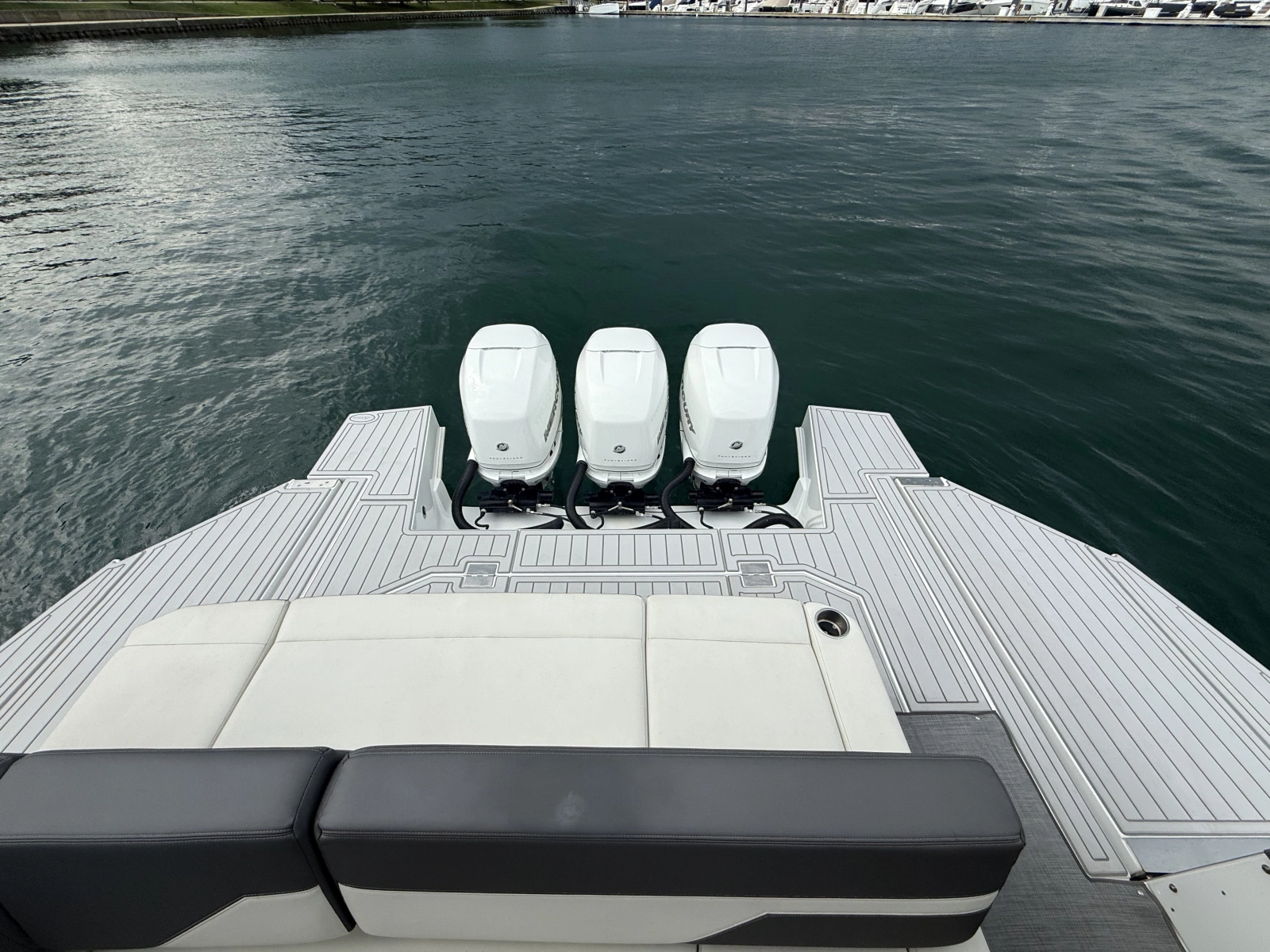 2021 Cruisers Yachts 42 GLS OB