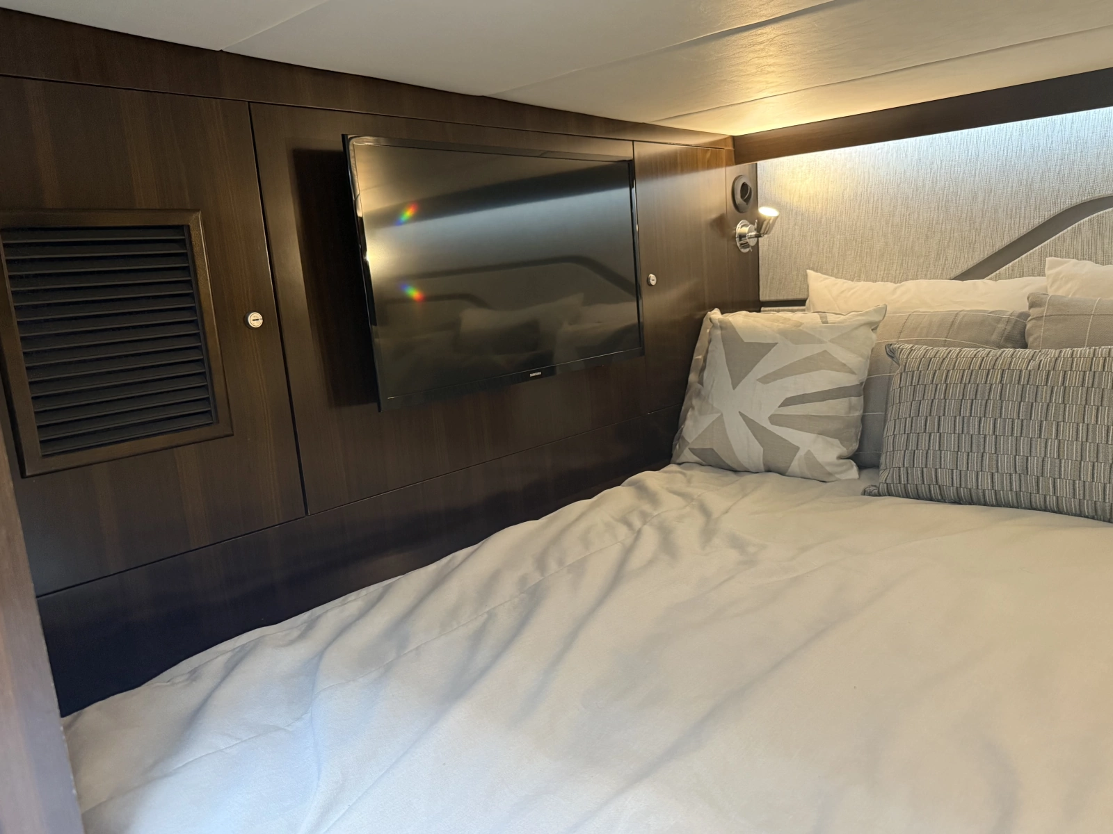 2021 Cruisers Yachts 42 GLS OB