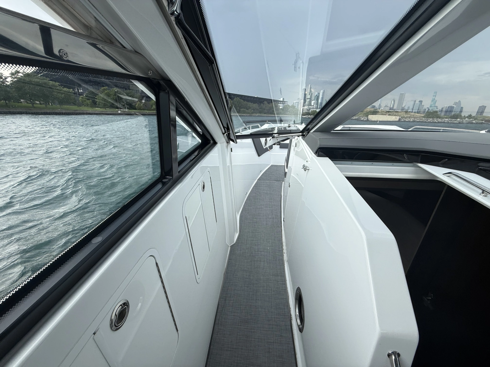 2021 Cruisers Yachts 42 GLS OB