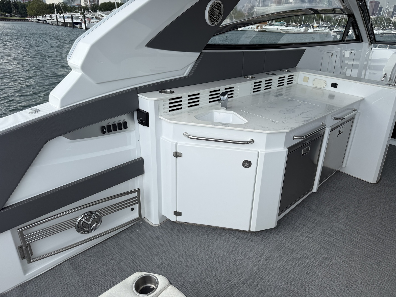 2021 Cruisers Yachts 42 GLS OB