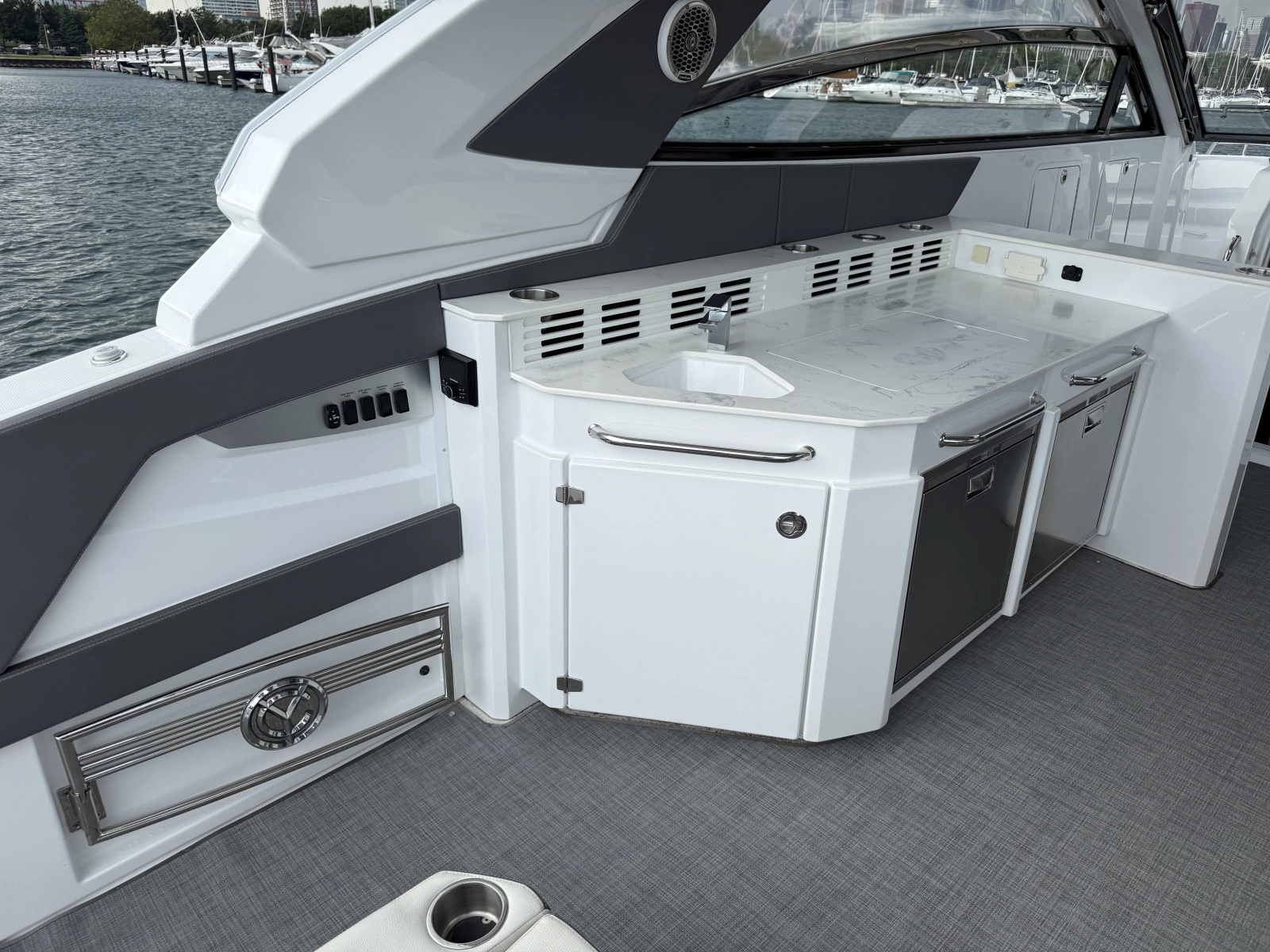 2021 Cruisers Yachts 42 GLS OB