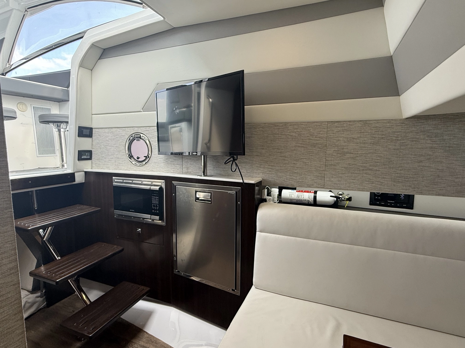 2021 Cruisers Yachts 42 GLS OB