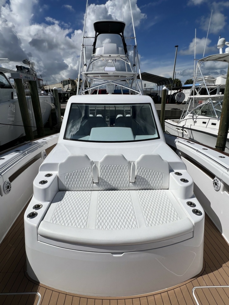 Queen/Smith Custom 53 - Forward Seating