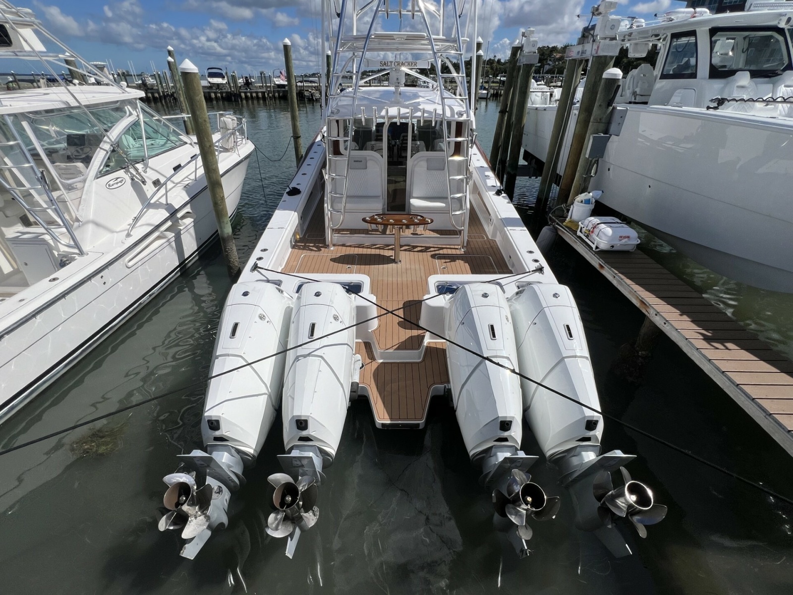 Queen/Smith Custom 53 - Exterior