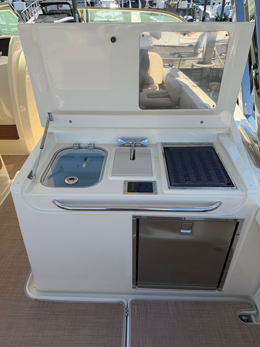 2018 Chris-Craft Calypso 30