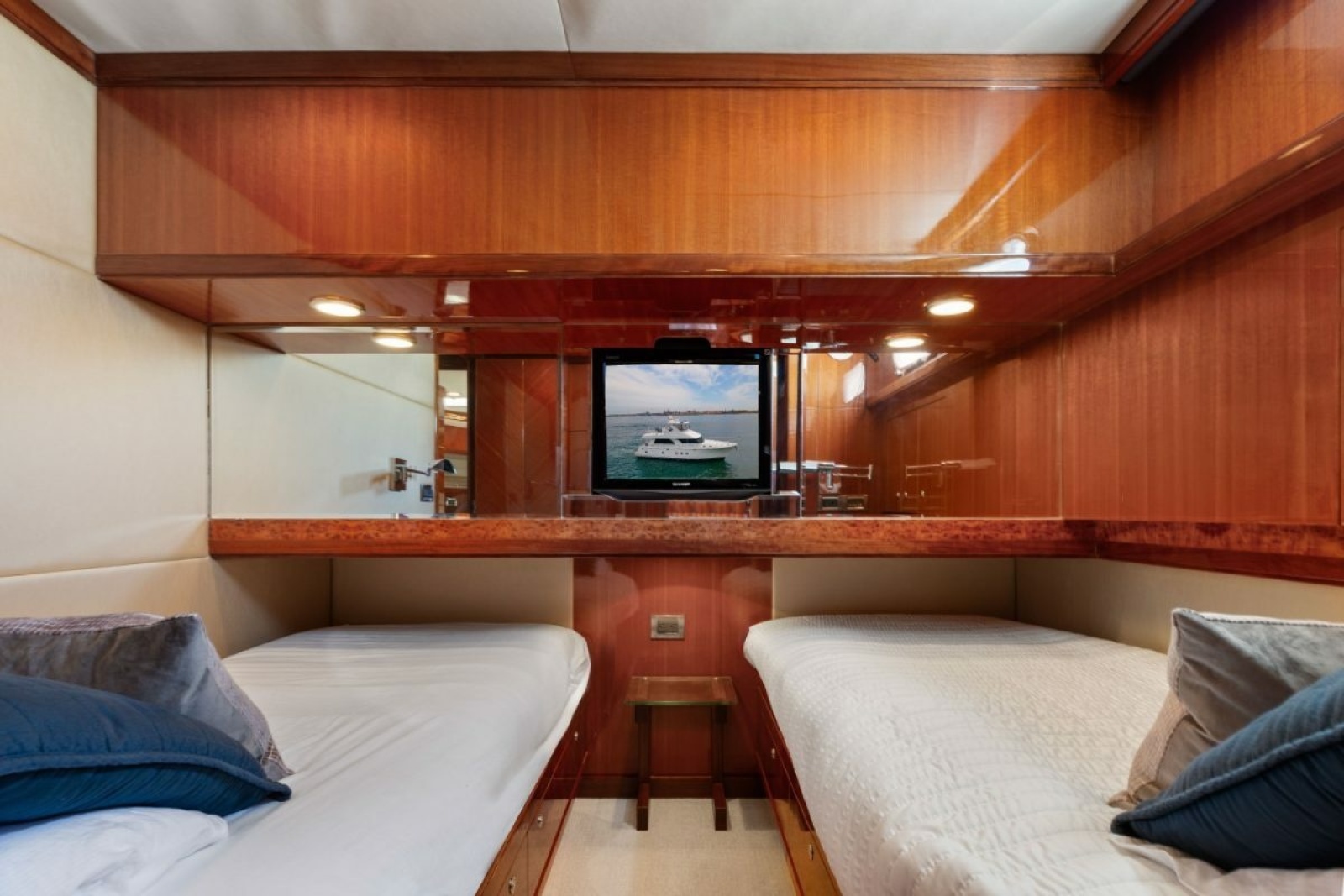 2009 Ocean Alexander 74 Flybridge