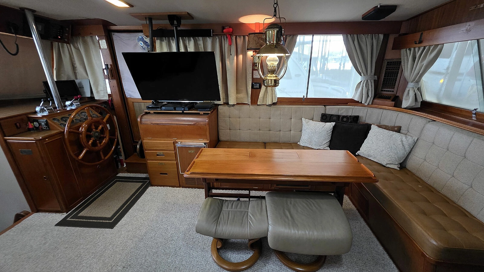 Main Cabin Starboard