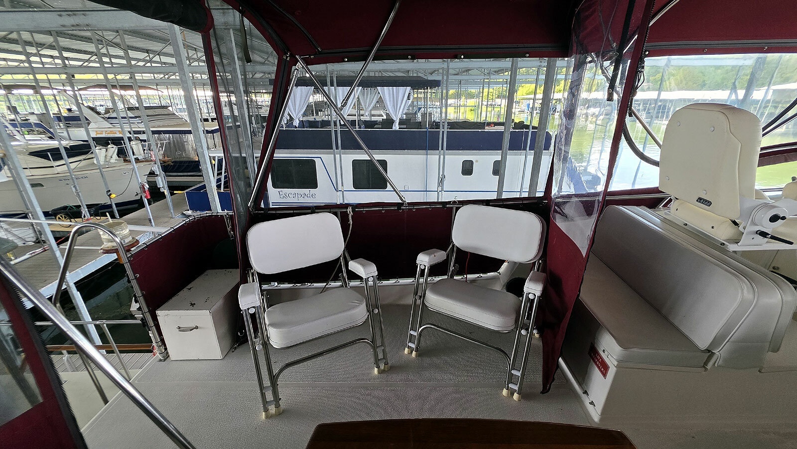 Aft Flybridge Screened Port