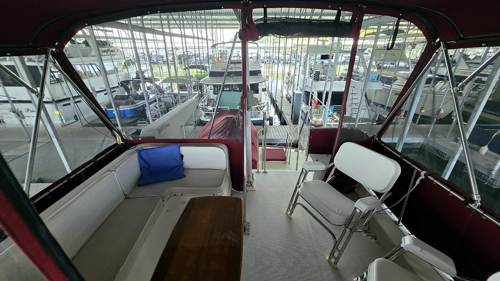 Aft Flybridge Screened Aft