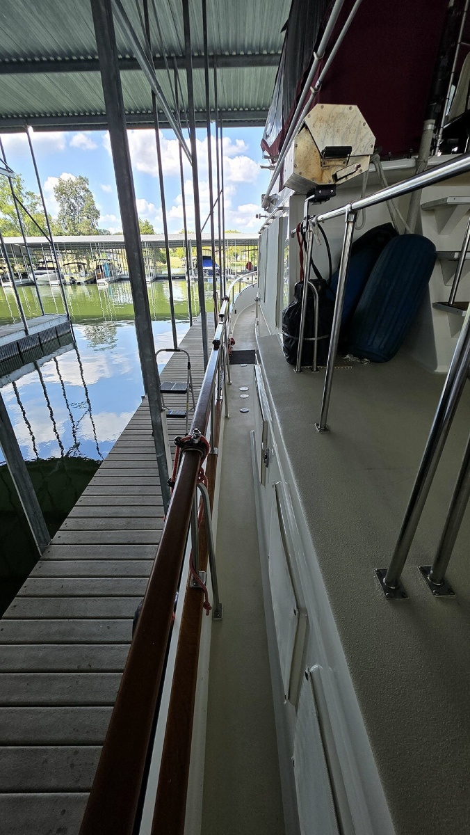 Side Walkway Port