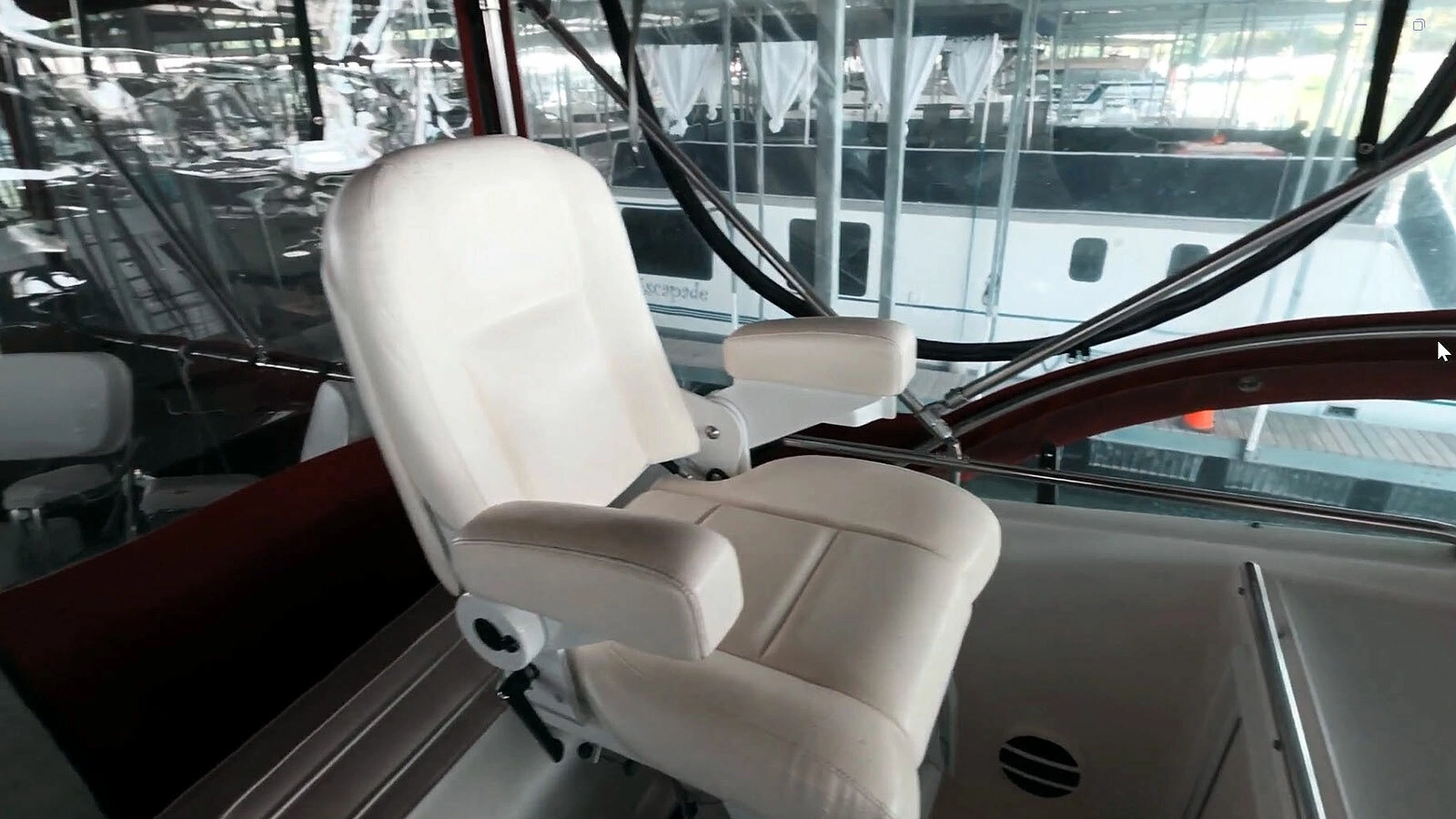 Flybridge Port