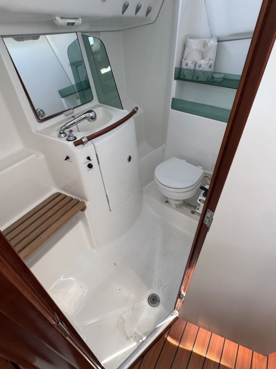 2004 Beneteau 