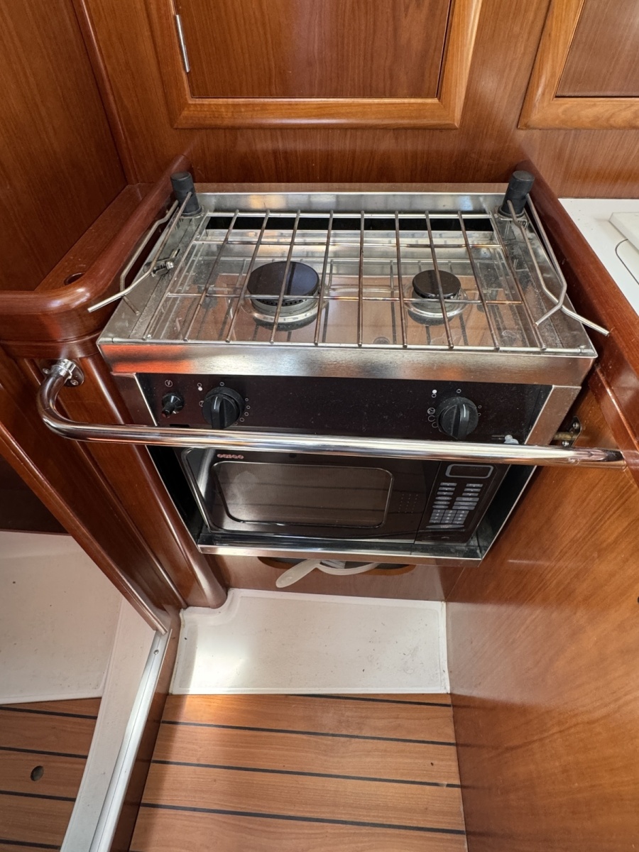 2004 Beneteau 