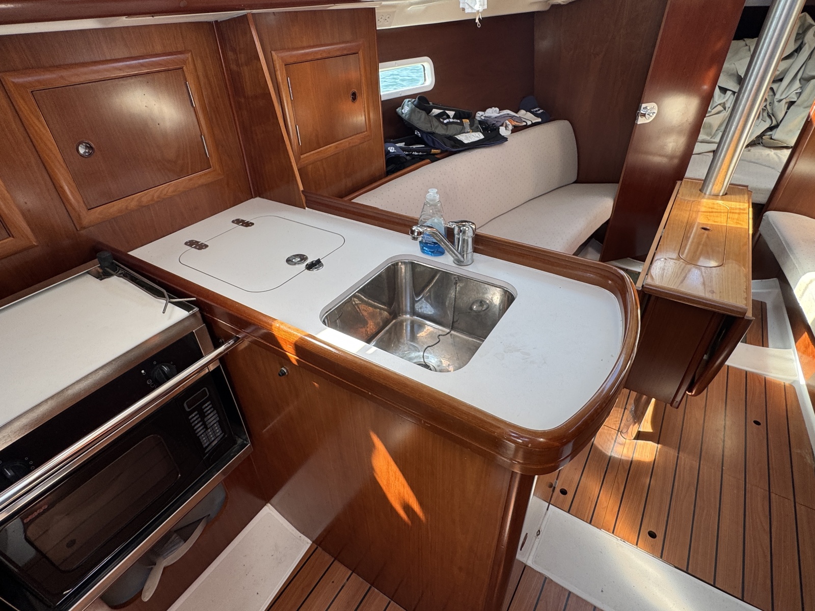 2004 Beneteau 
