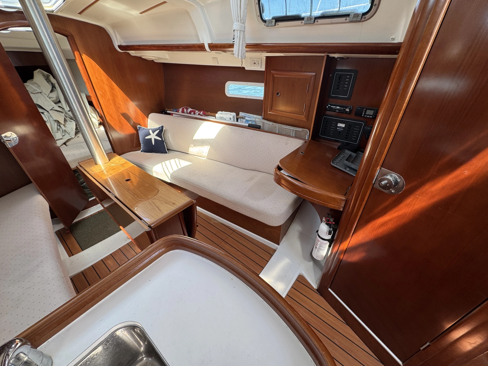2004 Beneteau 