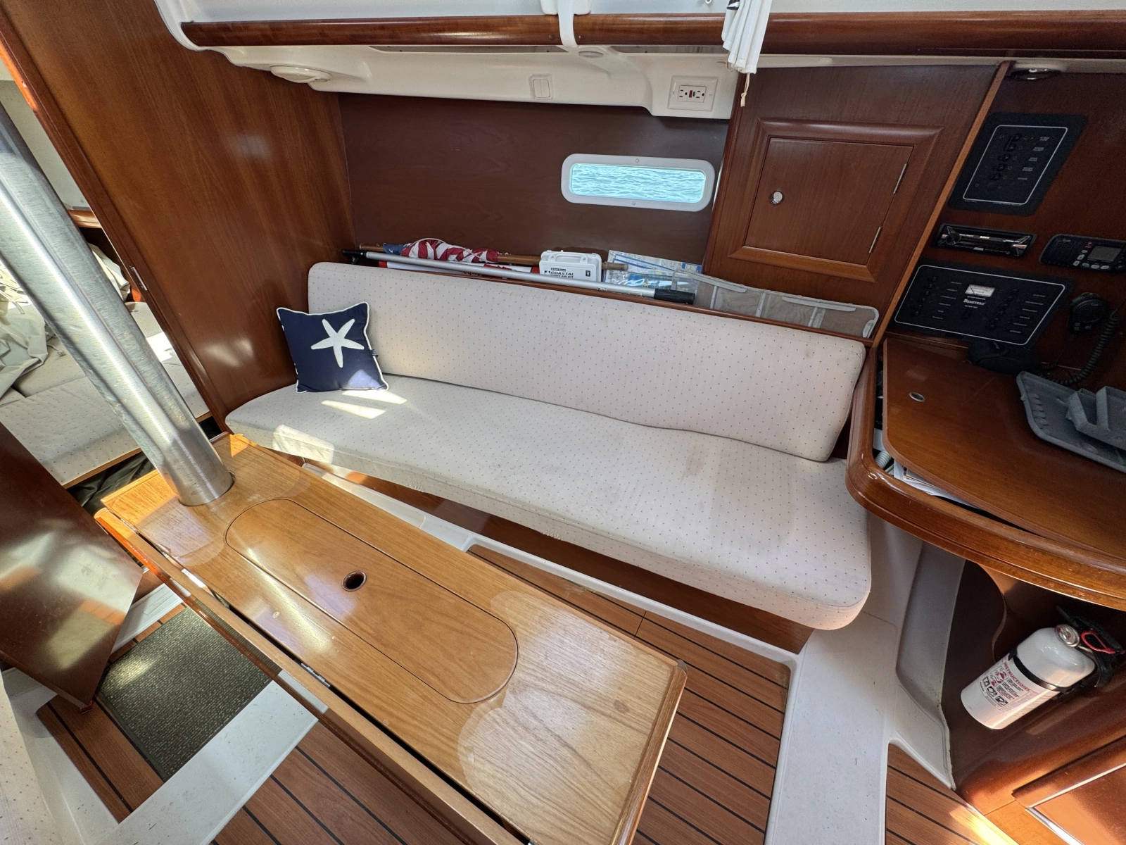 2004 Beneteau 