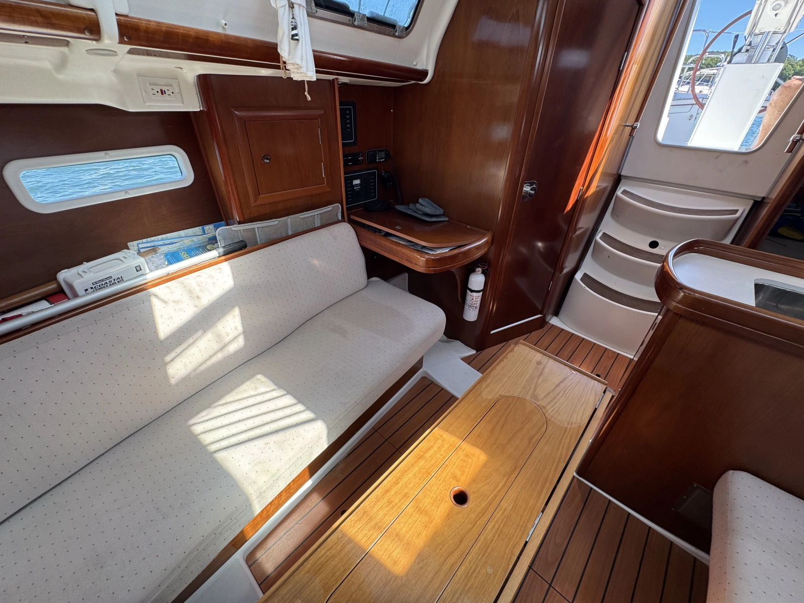 2004 Beneteau 