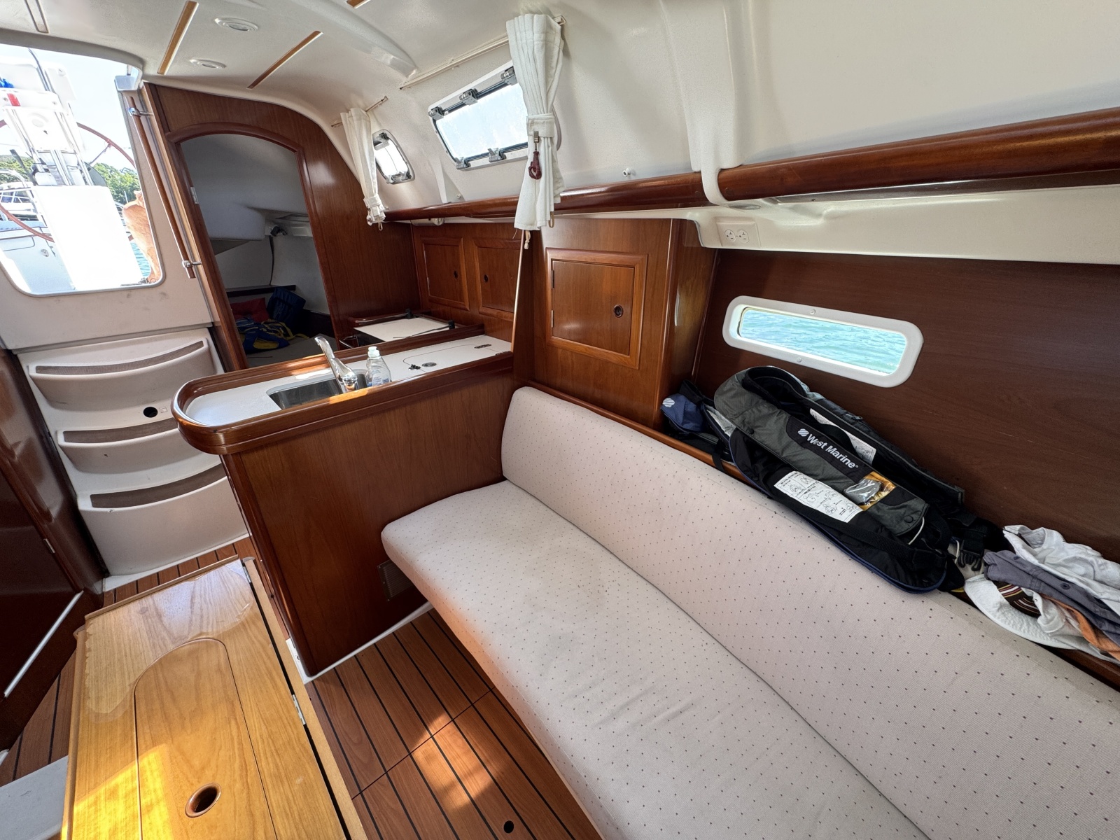 2004 Beneteau 