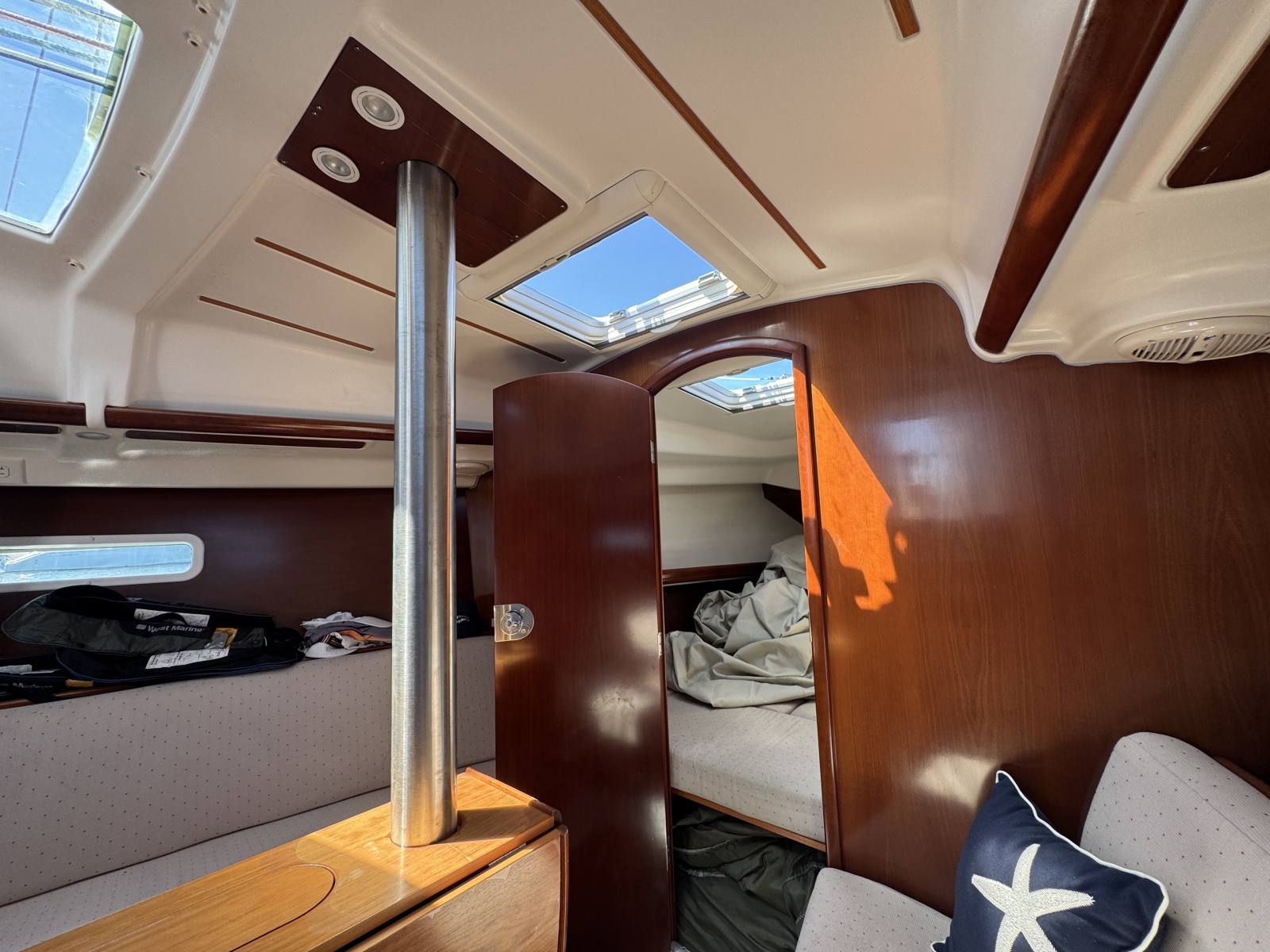 2004 Beneteau 