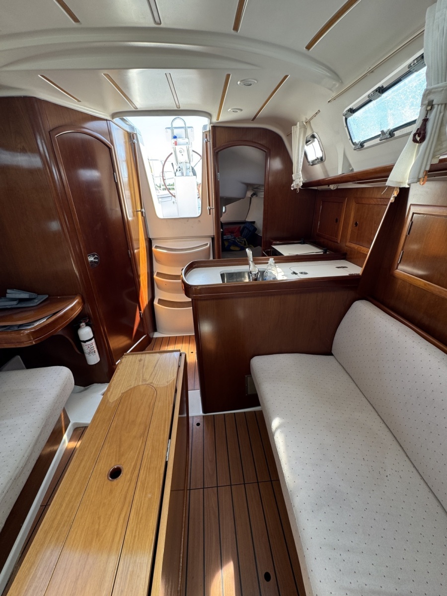2004 Beneteau 