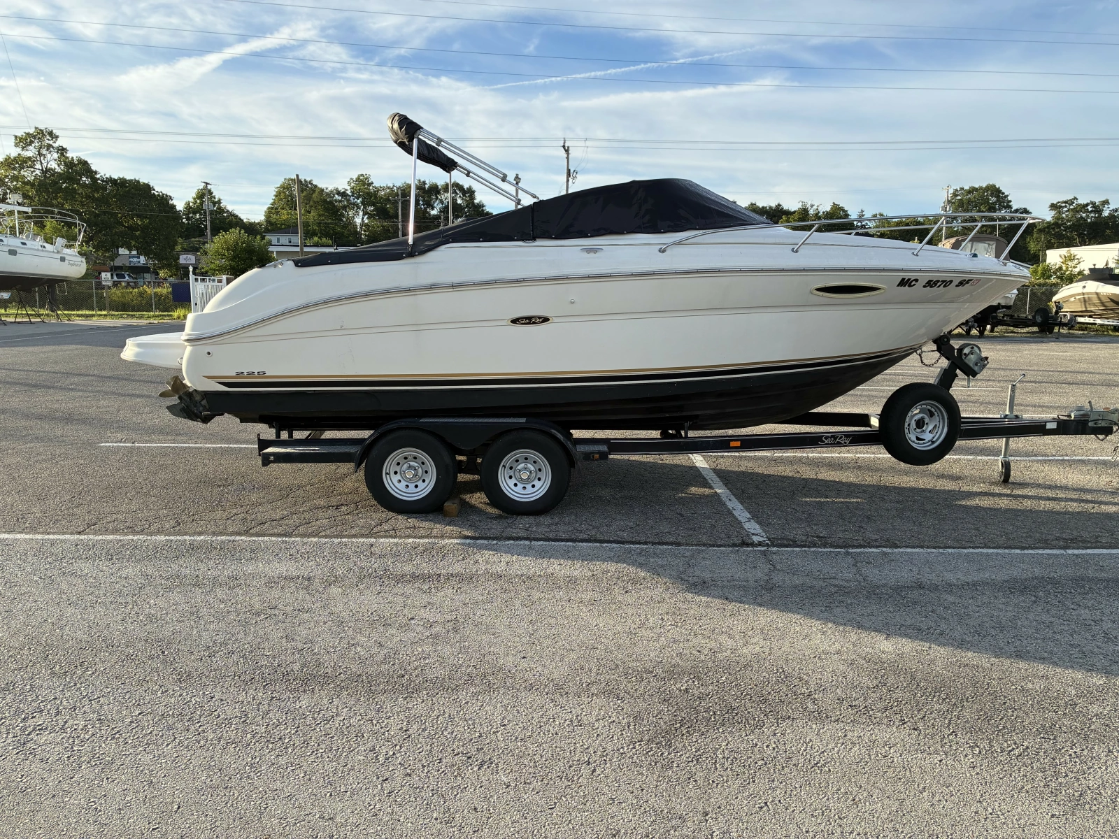 22ft Sea Ray Yacht For Sale