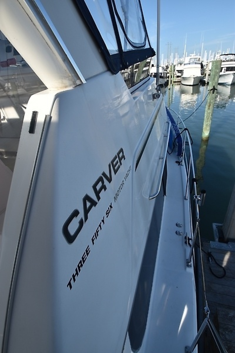 2000 Carver 356 Aft Cabin Motor Yacht — 0005914135