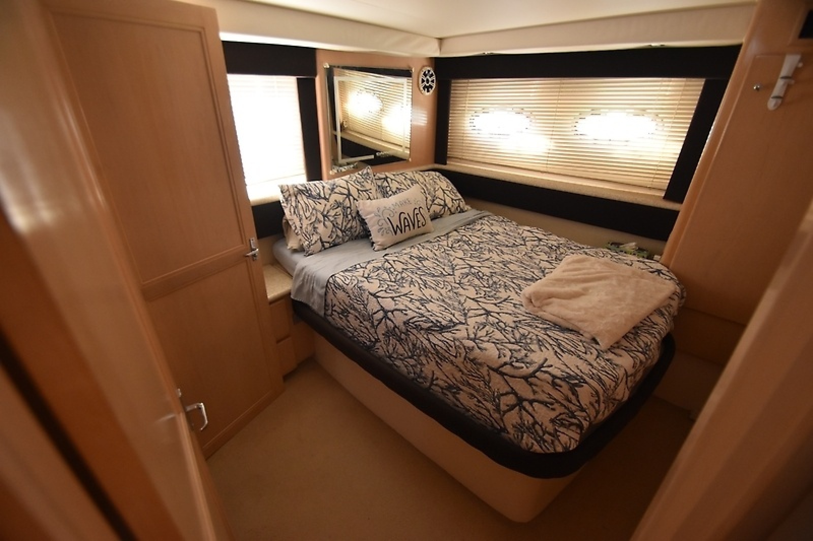 2000 Carver 356 Aft Cabin Motor Yacht — 0005914120