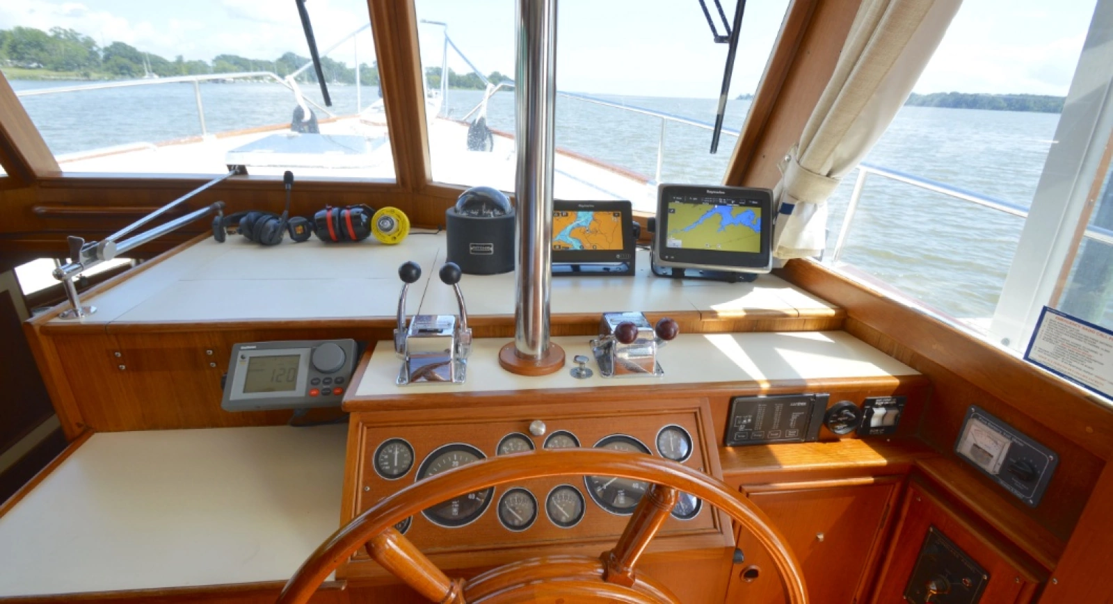1196 Grand Banks 42 Classic