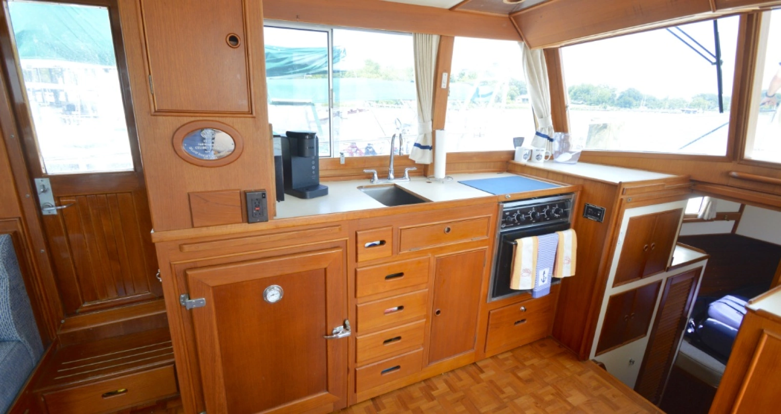 1196 Grand Banks 42 Classic