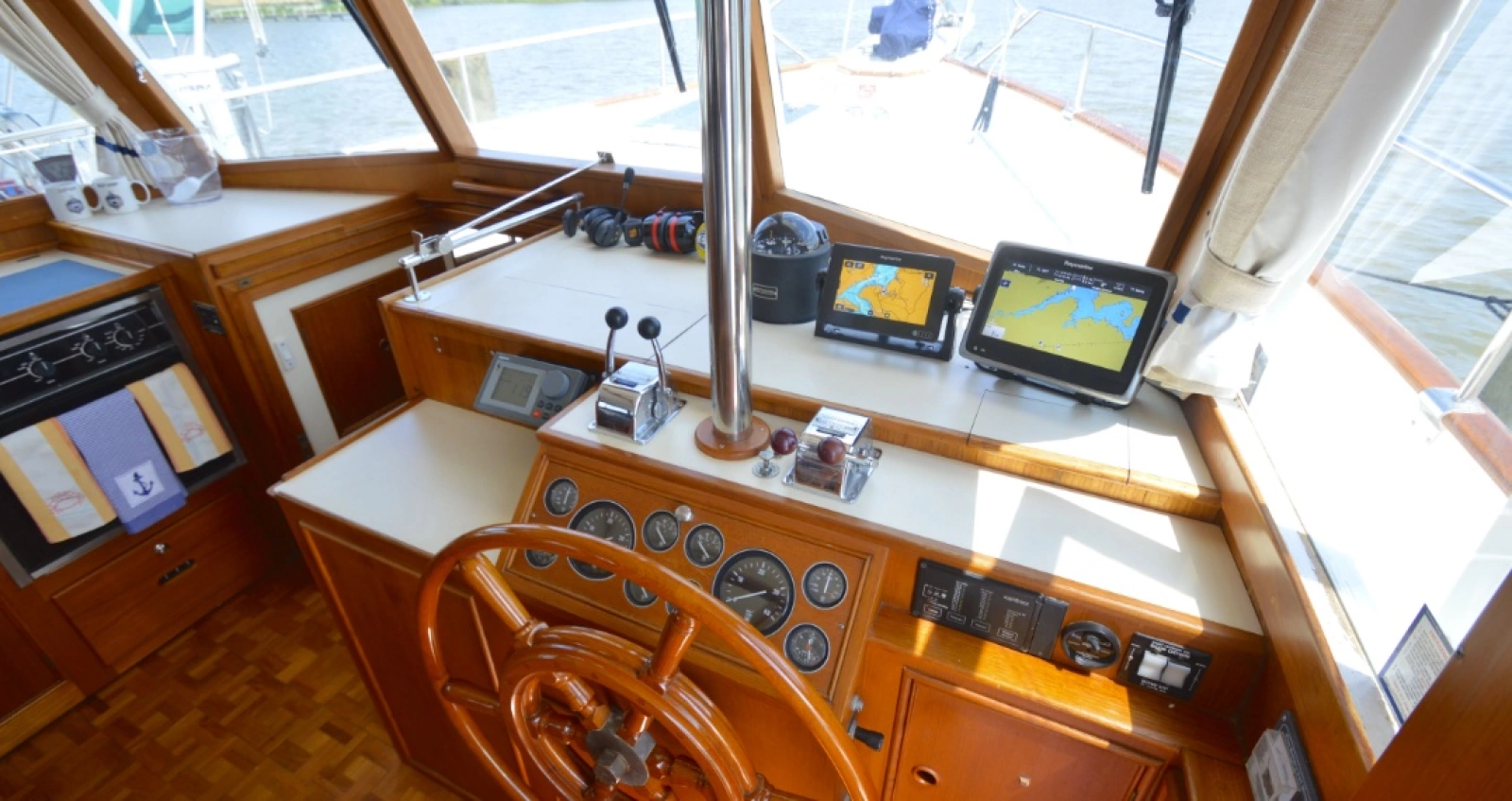 1196 Grand Banks 42 Classic
