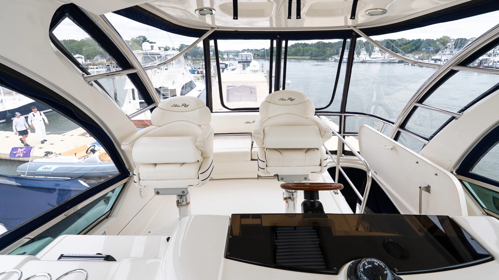 2006 Sea Ray 52 Sedan Bridge