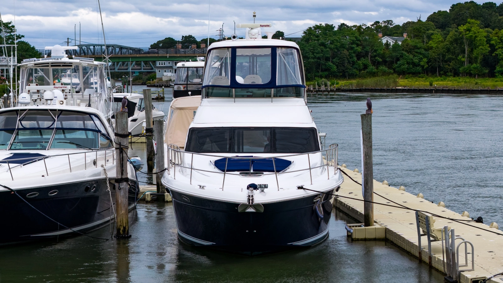 2006 Sea Ray 52 Sedan Bridge