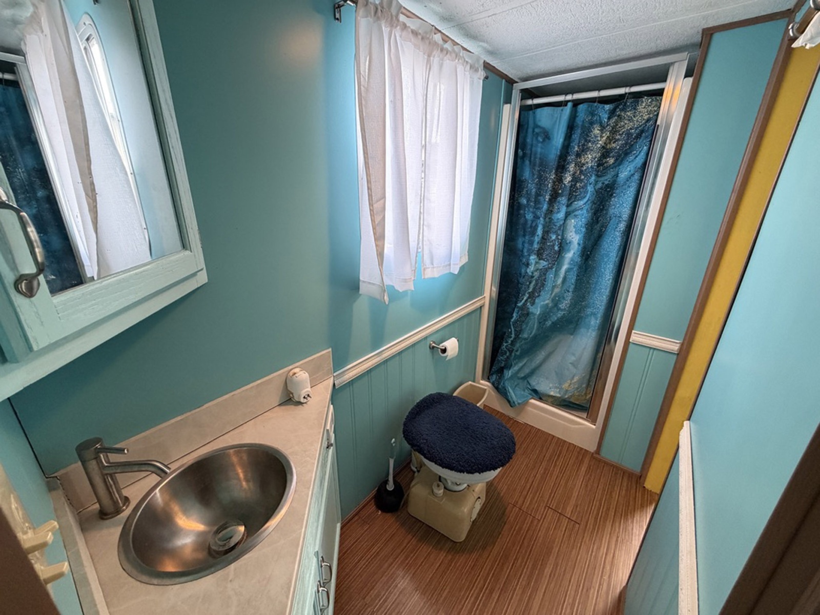 1988 Leisurecraft House Boat