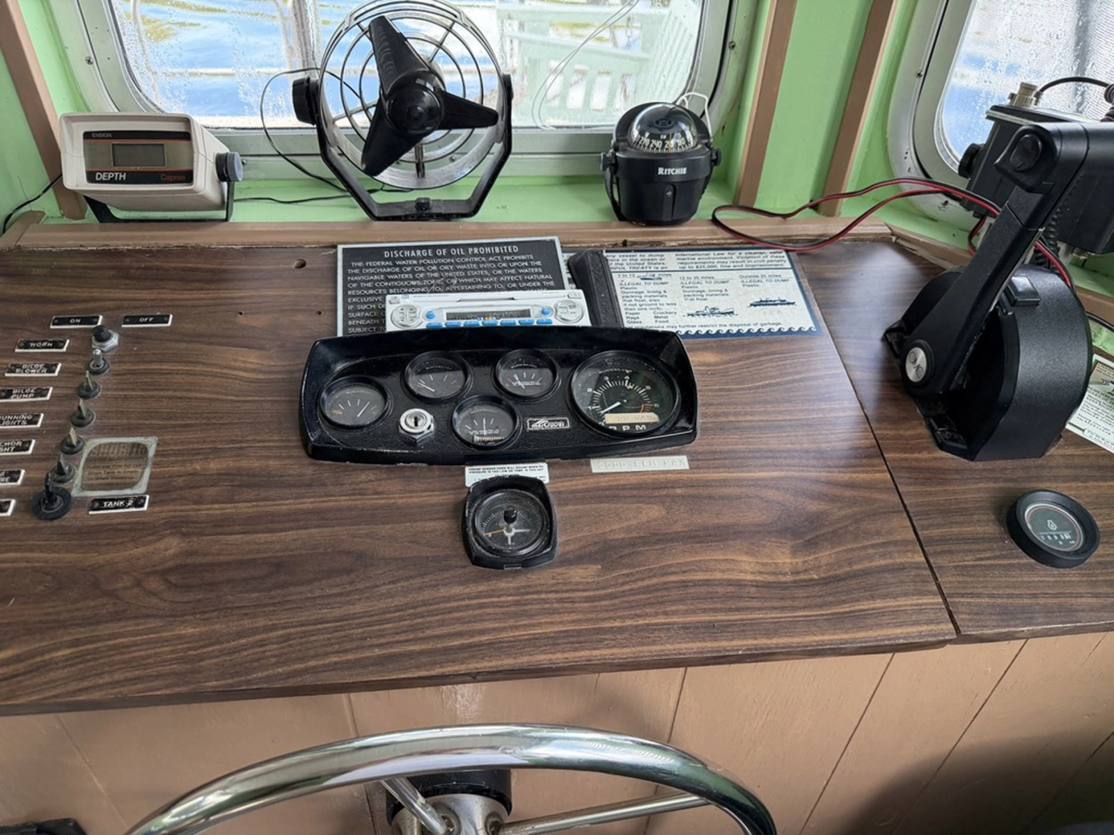 1988 Leisurecraft House Boat