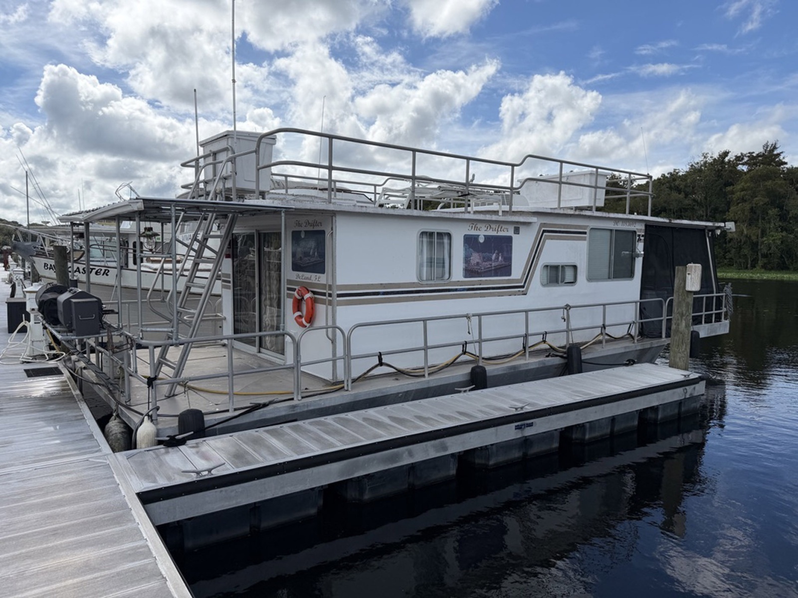 1988 Leisurecraft House Boat