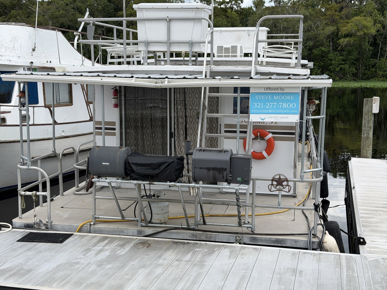 1988 Leisurecraft House Boat