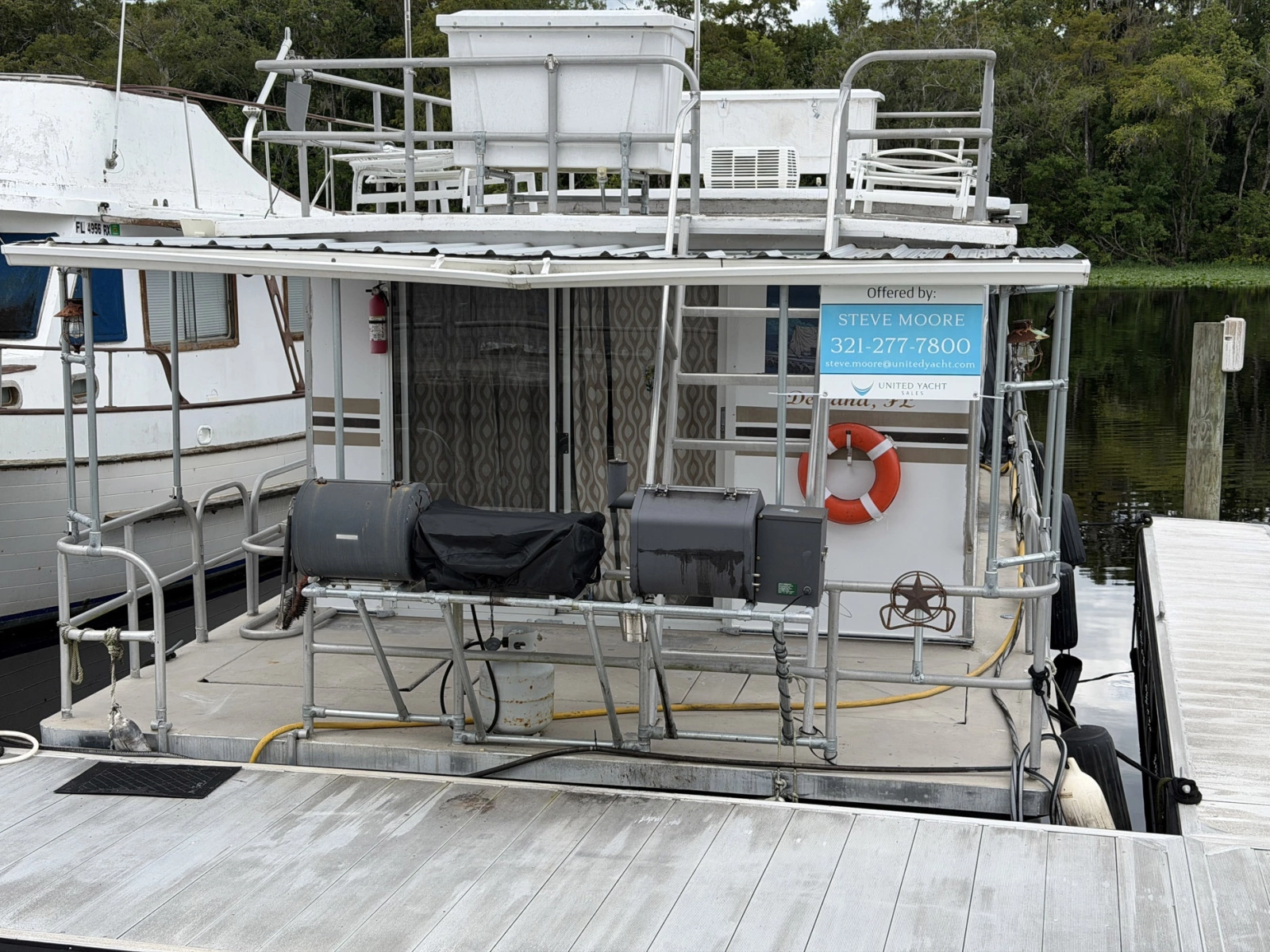1988 Leisurecraft House Boat