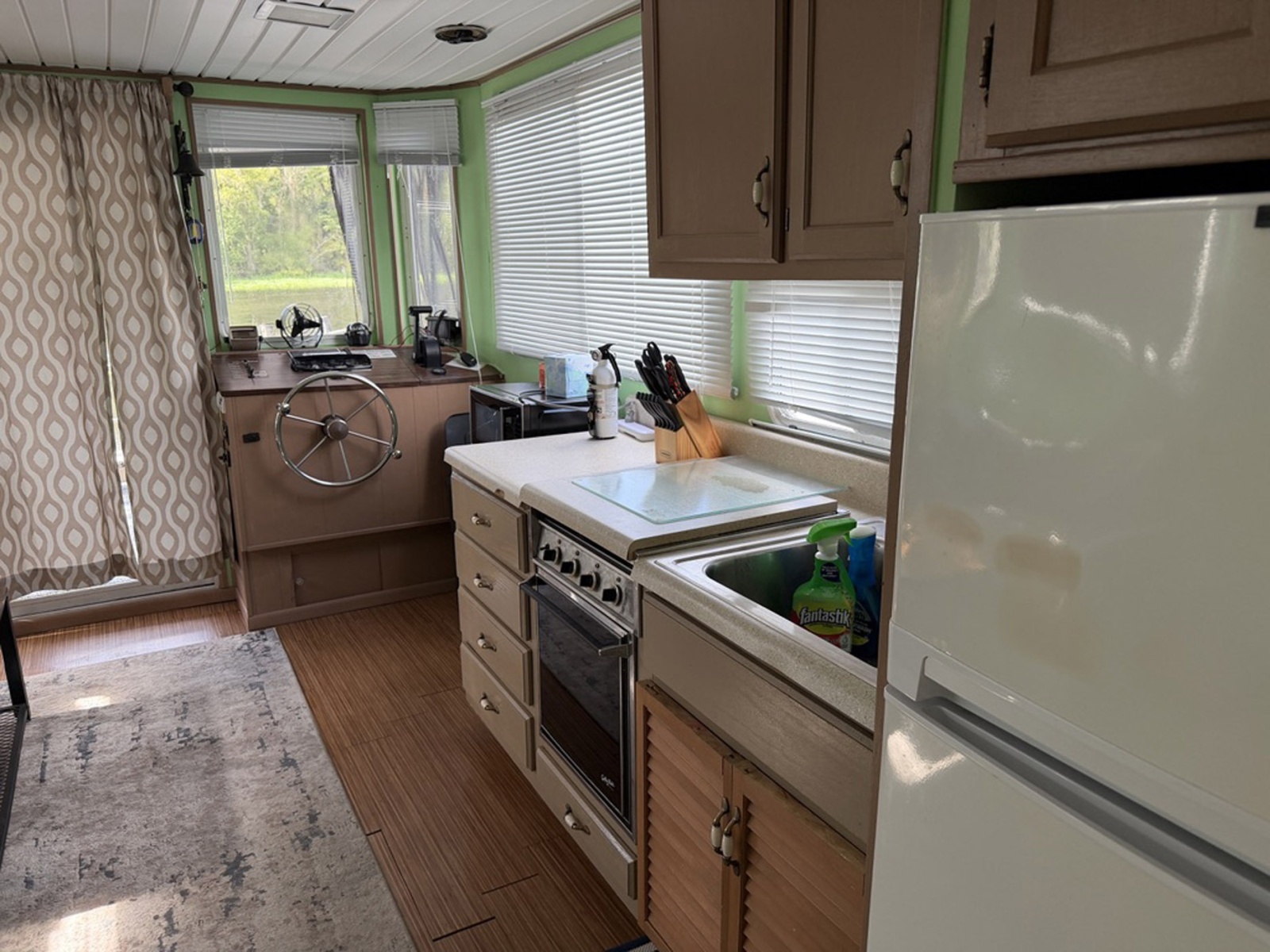 1988 Leisurecraft House Boat