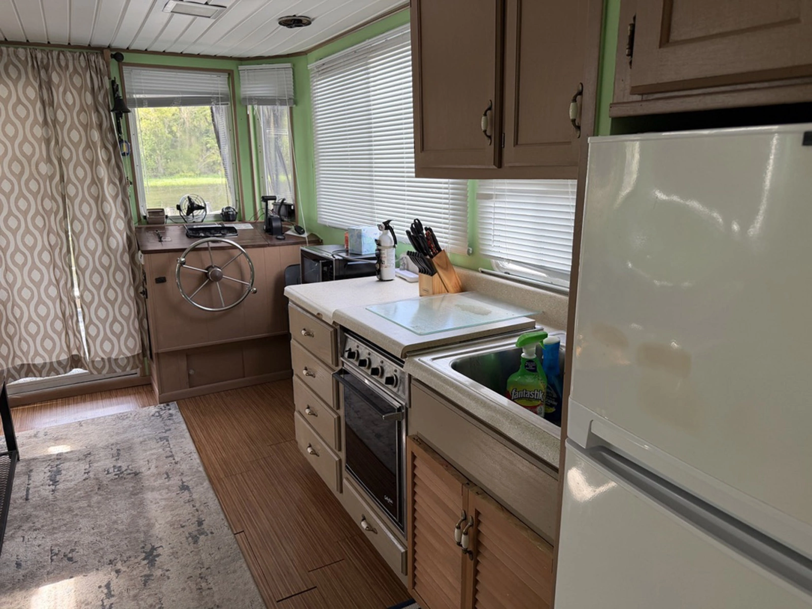 1988 Leisurecraft House Boat