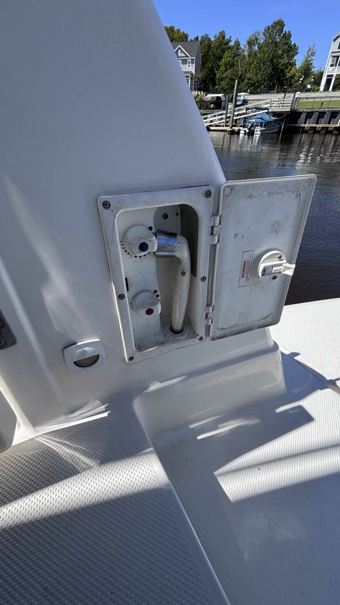 Hot/Cold Transom Shower