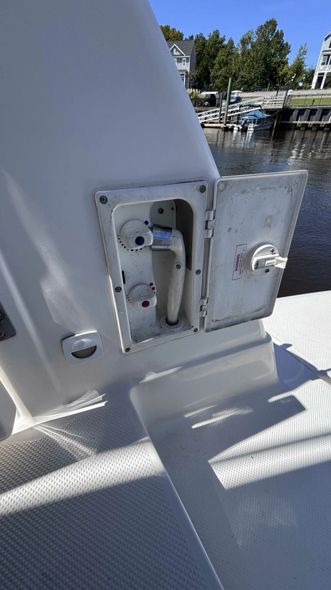 Hot/Cold Transom Shower