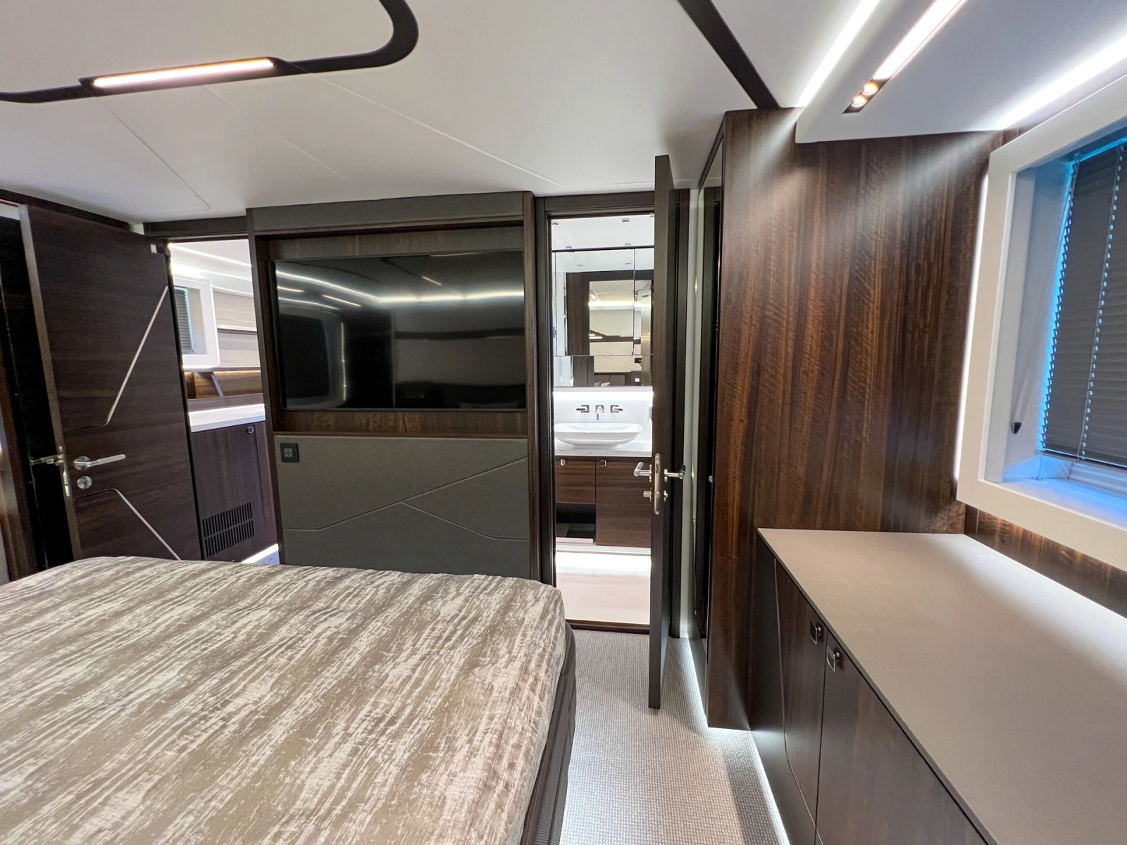 2023 Sunseeker Predator 65