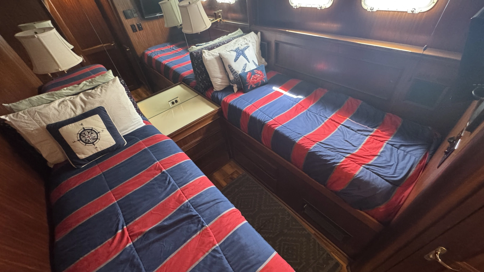 Midship Guest Stateroom - Twin Berths