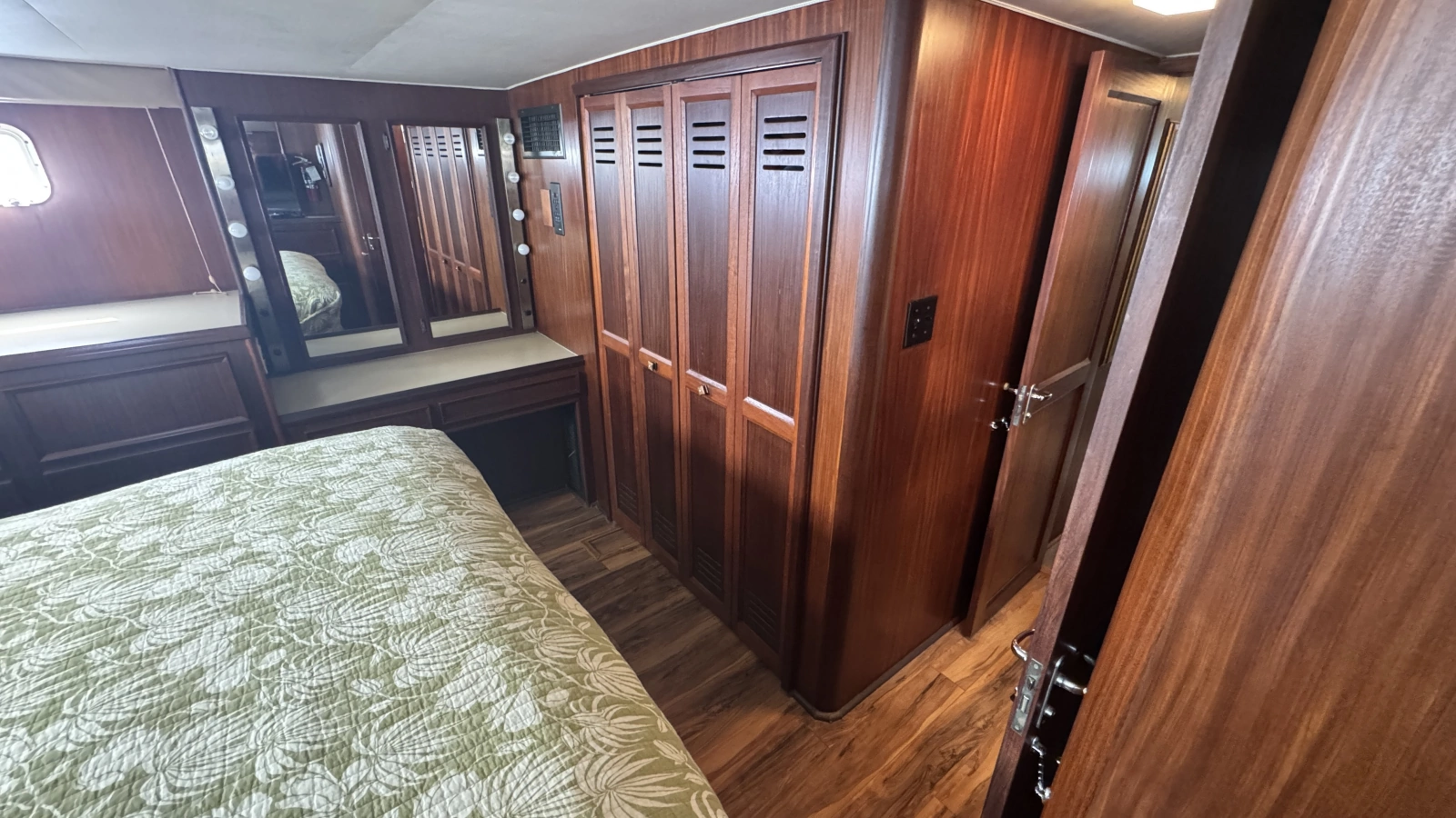Full Beam Aft Owner's Stateroom