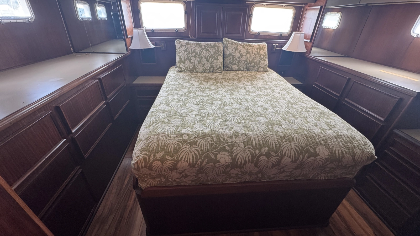 Full Beam Aft Owner's Stateroom